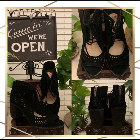 Vince Camuto Tarita Cutout Lace-Up Booties. - Picture 5 of 10